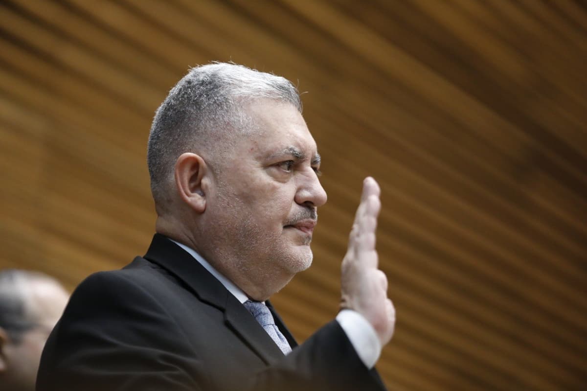 José Miguel Villalobos incumplió promesa de abandonar casos narco al convertirse en diputado