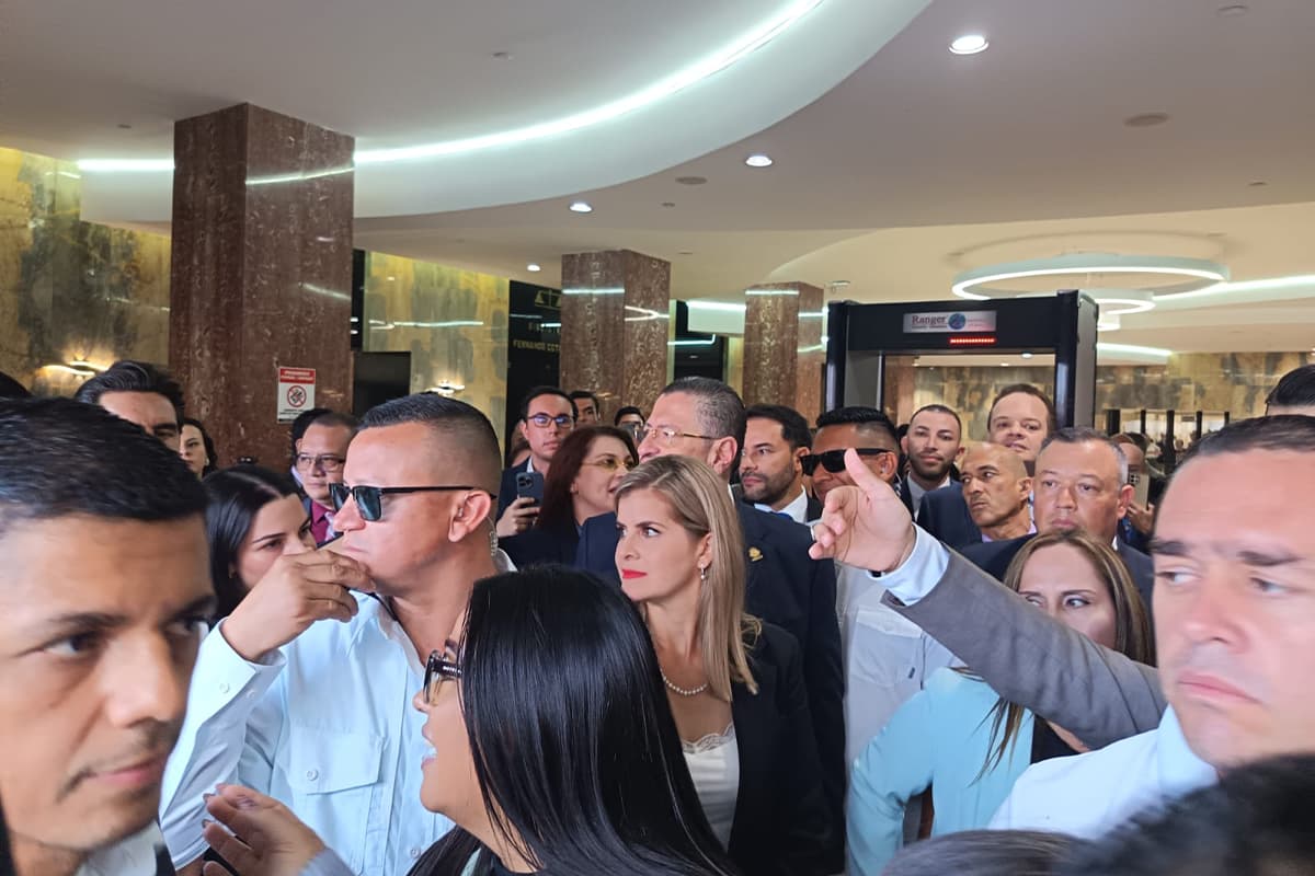 Oficialismo denuncia a magistrados por eliminar bloqueo que ellos le impusieron a la Sala IV