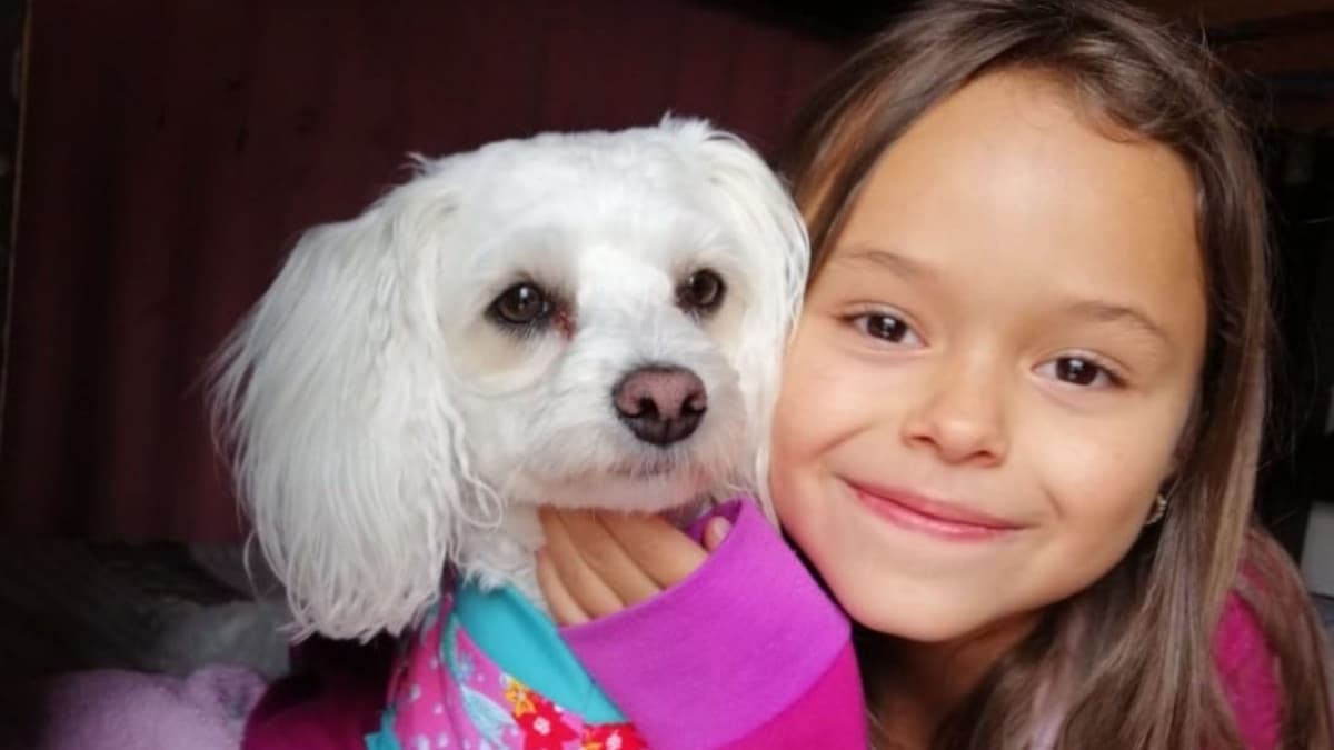 Padre intentó salvar a su hija y también recibió descarga eléctrica: “Mi inercia fue salvarla”
