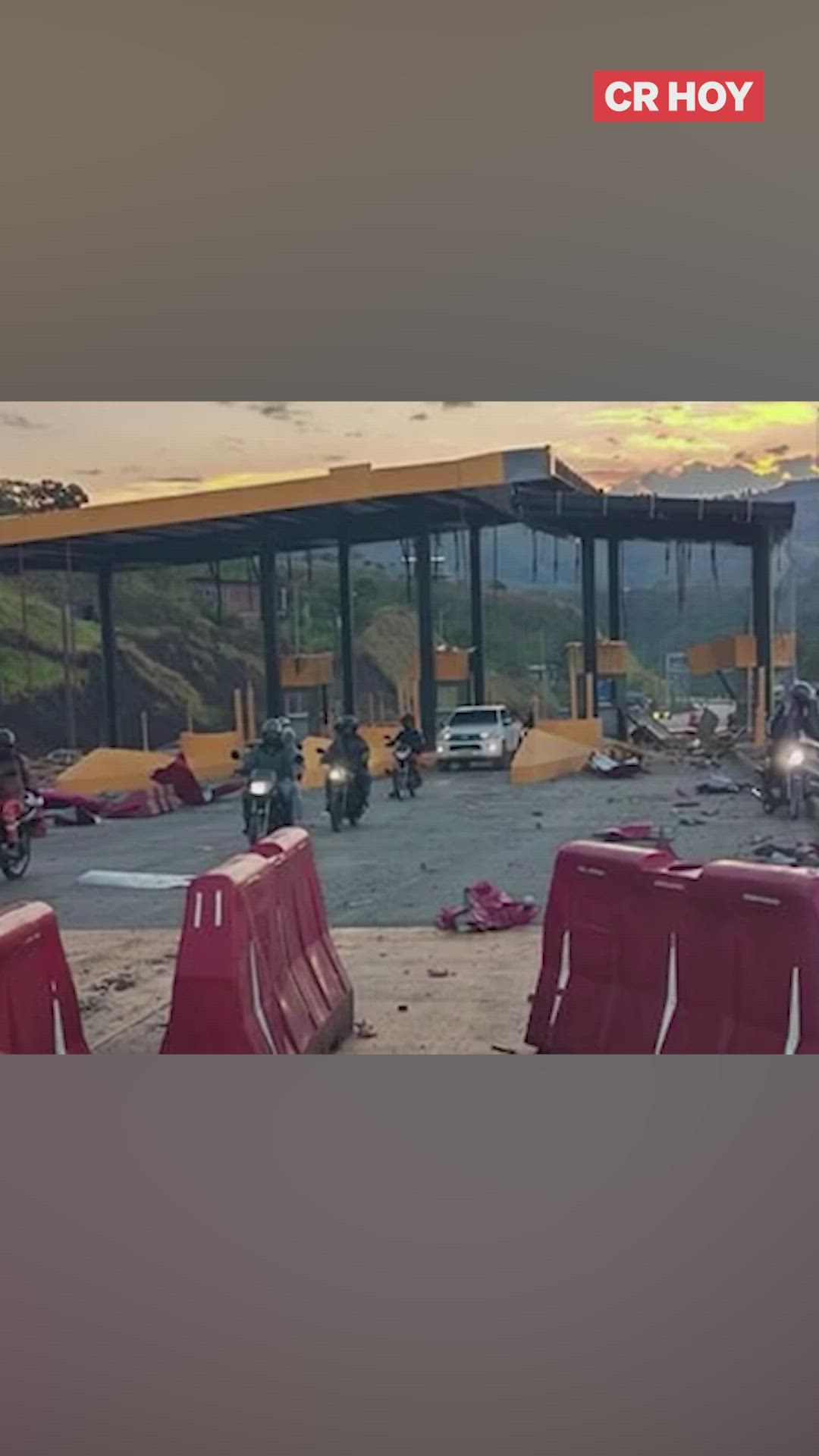 Destruyen con explosivos peaje en Colombia