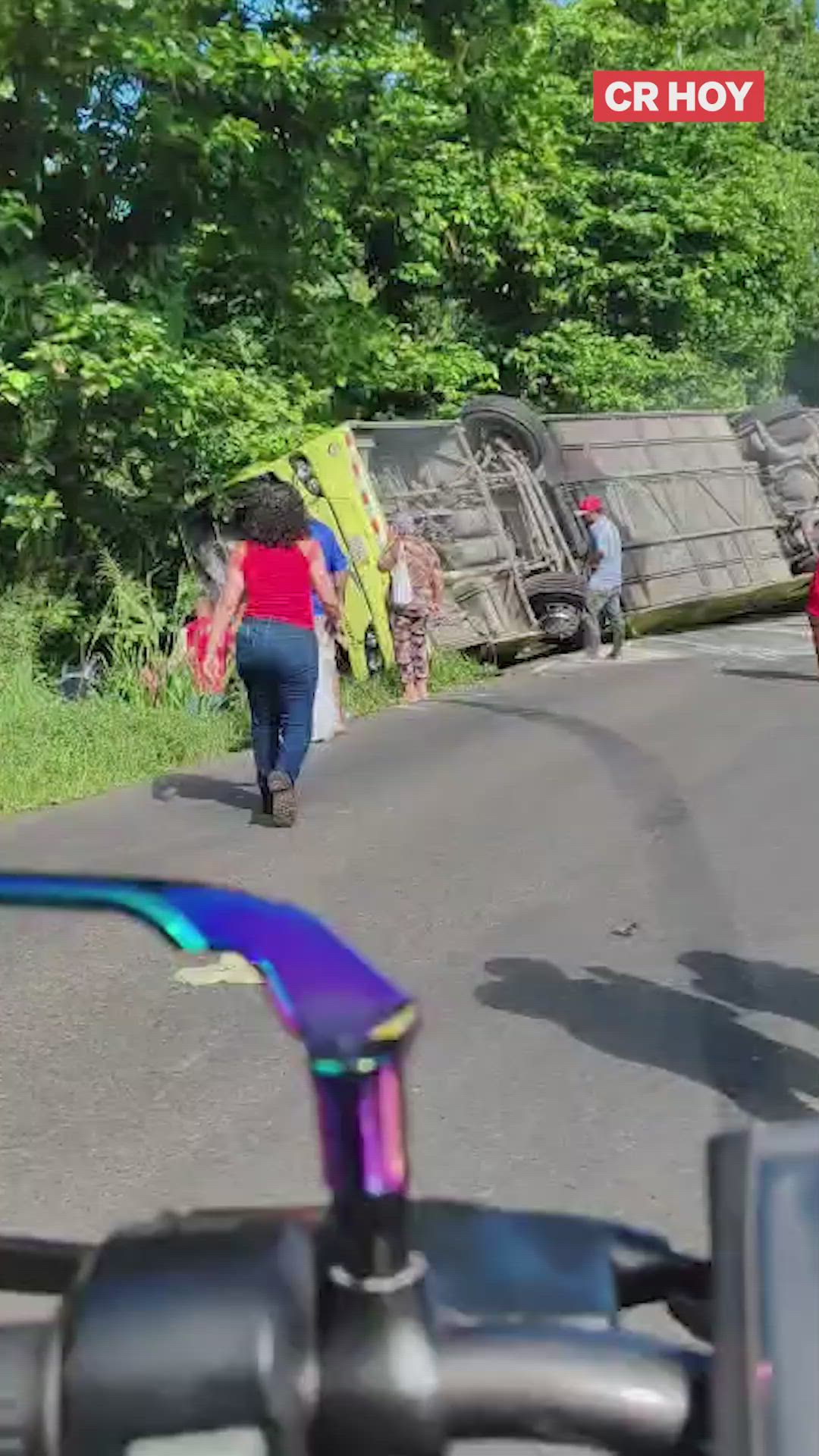 Vuelco de bus en Sarapiquí