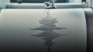 Terremoto de 7,7 sacude a Indonesia.