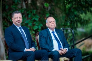 Rodrigo Chaves y Orlando Aguirre Firma de Ley contra el Crimen Organizado Foto Julieth Méndez