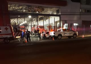 Hombre muere al llegar baleado a estación de Bomberos en Pavas