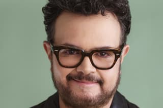 (Video) Aleks Syntek sufre trastorno psicótico que lo obligan a posponer conciertos