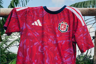 Pequeño Mundo anuncia venta de camisas originales de La Sele en ₡12.500