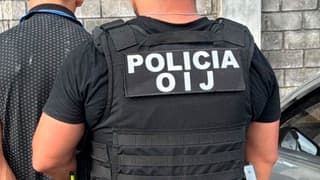 Decomisan fusil AR-15, municiones y droga en casa de Parrita