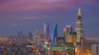 Los hutíes dicen haber atacado “sitios sensibles” en la capital saudita