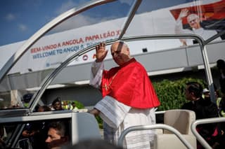 El papa evoluciona favorablemente luego de operación por cáncer