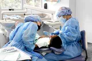 Más de 11 mil pacientes esperan atención dental y CCSS sigue sin concretar laboratorio