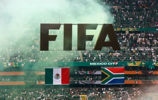 Dos empresarios argentinos admiten corrupción en FIFA y evitan juicio en EE. UU.