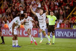 Ronaldo Cisneros celebra su gol. Cortesía LDA.