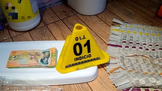 (Fotos) Detenidos por venta de droga intentaron desaparecer billetes en el inodoro