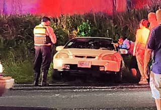 Aparatoso choque entre carros deja dos personas graves en ruta 32