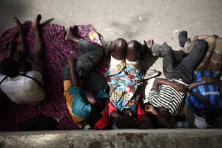 Cientos de menores duermen a la intemperie en Ceuta debido a la crisis migratoria