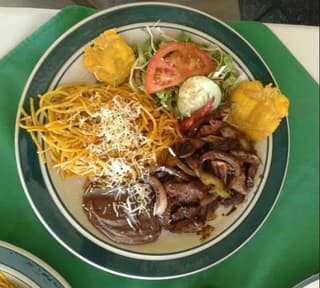 Rice and beans, coco y plátano: los beneficios nutricionales de la comida afrocostarricense