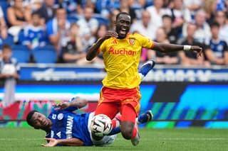 Jeyland Mitchell junado con el Estrasburgo. (Photo by SEBASTIEN BOZON / AFP)