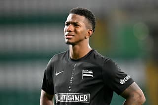 Jeyland Mitchell con el Sturm Graz. (Photo by ANDY BUCHANAN / AFP)