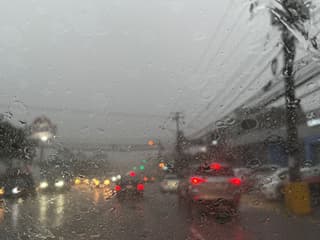 Onda tropical traerá lluvias este lunes