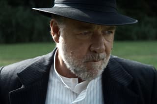 Russell Crowe sorprende con transformación física a los 62 años