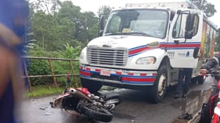 Motociclista muere en choque contra camión