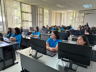 Iniciativas buscan llevar la tecnología a más mujeres