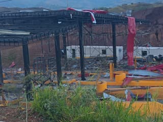 (Fotos y video) Destruyen con explosivos peaje tras posesión de Presidente colombiano