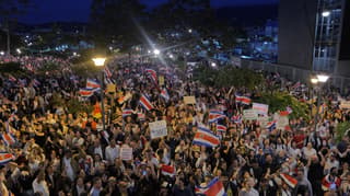 Banderas, pancartas y defensa a democracia marcaron plantón en apoyo al Poder Judicial
