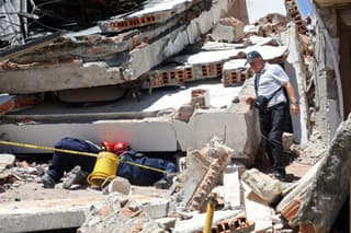 Buscan sobrevivientes del terremoto en Colombia que ya deja 169 muertos