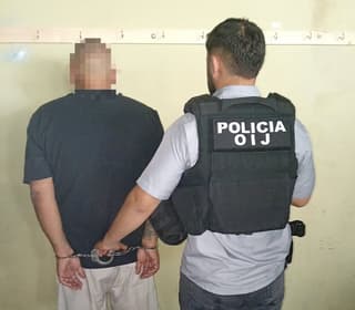 Detienen a sospechoso de vender droga y llevarla hasta casas de clientes