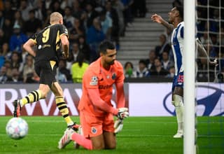 Erling Haaland celebra uno de sus dos goles en Portugal. (Photo by Miguel RIOPA / AFP)