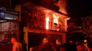 (Video) Rescatados de incendio en cuartería en Cartago estaban en segundo y tercer piso