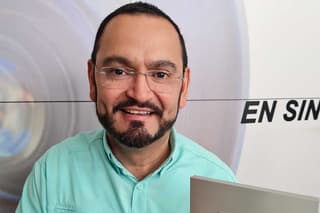 Policía migratoria de EE. UU. detiene a periodista nicaragüense exiliado