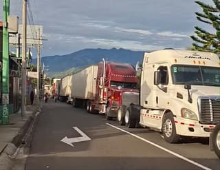 Protesta de traileros provoca presas en Zapote y Circunvalación