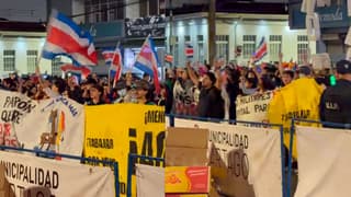 (Video) Influencer se sorprende por despliegue policial del acto patrio en Cartago