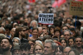 Miles de españoles salen a las calles para exigir soluciones a la crisis de vivienda