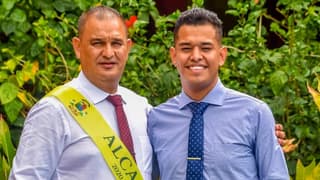 Alcalde de Santa Cruz e hijo