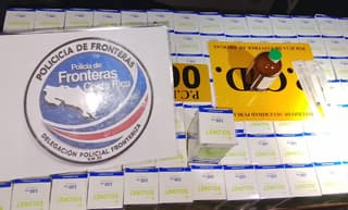 Policía decomisa 100 frascos de ketamina ocultos en parlante