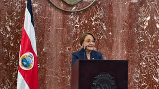 Nueva presidenta de la Corte no descarta invitar a Laura Fernández a una reunión
