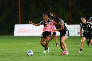 Sele Femenina en los entrenamientos. Cortesía Fedefútbol.