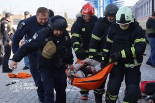 13 muertos en un ataque ruso contra una estación de tren en Ucrania