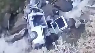 El accidente ocurrió en una ruta de tierra cercana a Irupana, en la región montañosa de Los Yungas, al oeste de Bolivia. Las autoridades investigan las causas del siniestro.