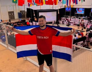 (Video) Tico que participa en Got Talent se llevó un gran susto en Europa
