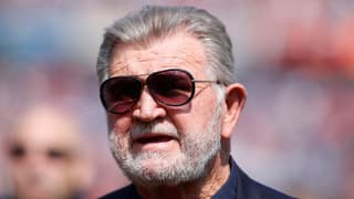 Mike Ditka también fue entrenador. (Photo by Kena Krutsinger / GETTY IMAGES NORTH AMERICA / Getty Images via AFP)