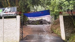 Deslizamiento deja a 30 personas atrapadas en un restaurante en Grecia