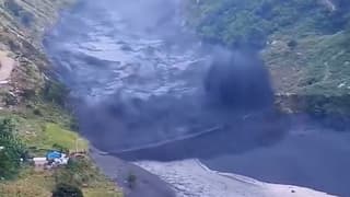 (Video) Nueva crecida de río en Nepal arrasa casas y puentes
