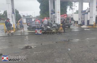 Conductor muere tras chocar contra bomba de gasolina en Guácimo