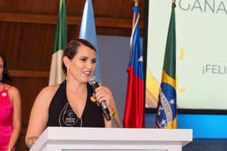 Tica recibe premio internacional por su aporte y liderazgo en tecnología