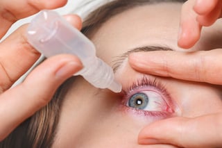 Salud alerta sobre versión falsa de gotas para los ojos detectada en EE. UU.