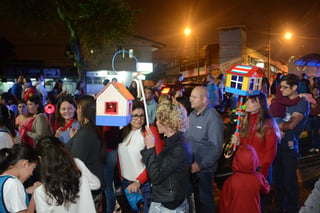 ¿Participará de Faroleada Democrática este lunes? Estos son los puntos de encuentro